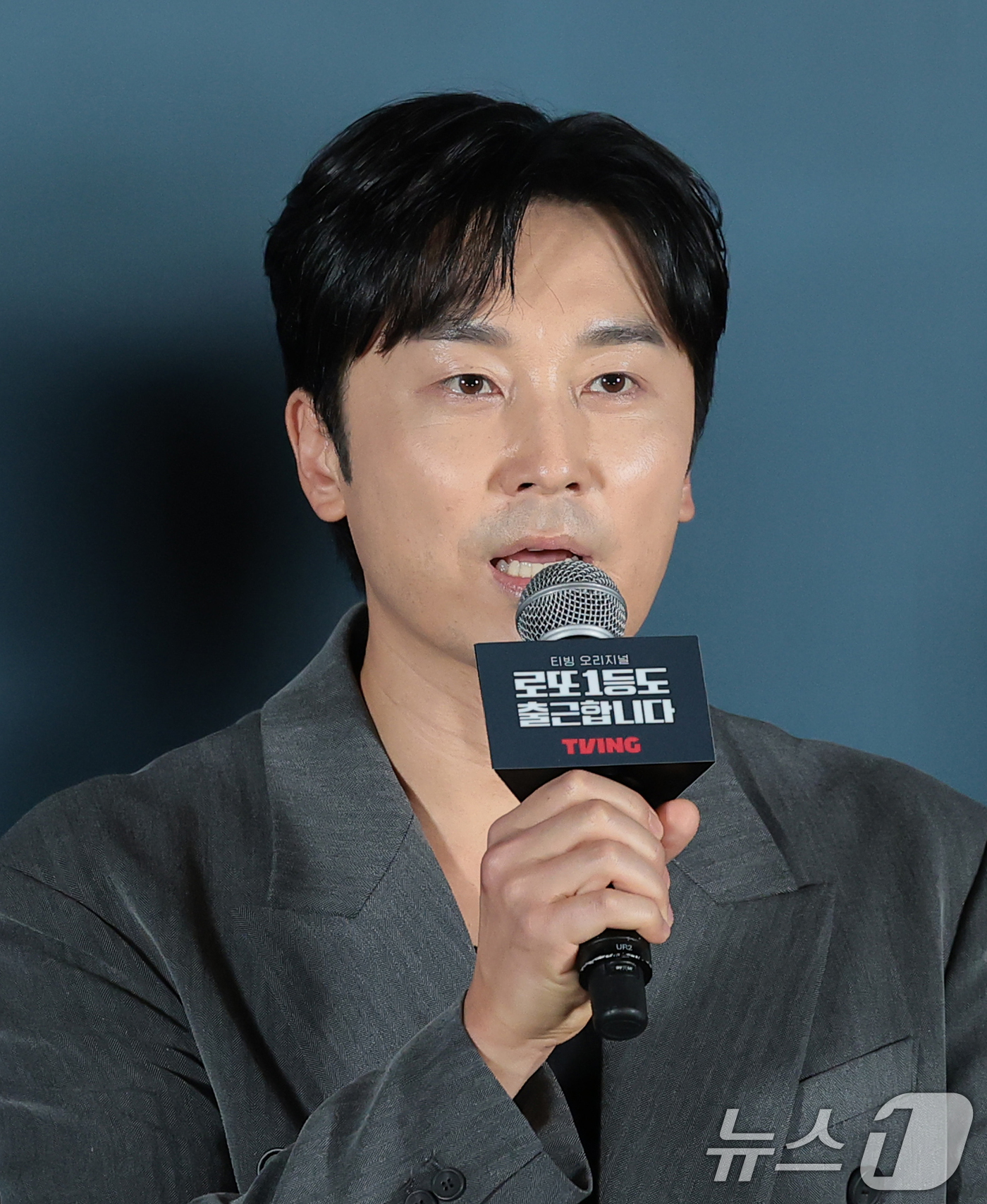 (서울=뉴스1) 권현진 기자 = 배우 서현우가 8일 서울 용산구  CGV 용산아이파크몰에서 열린 티빙 오리지널 ‘로또 1등도 출근합니다’(감독 윤영빈) 제작발표회에 참석해 인사말을 …