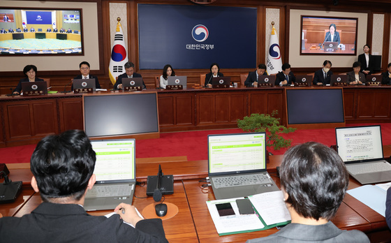韓총리 "공공기관 이전 대상 연내 확정…정주여건 각별히 신경 써야"