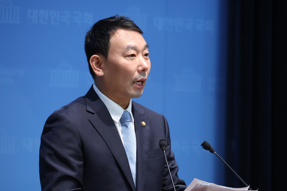 공소청 직제안 관련 기자회견하는 김용민