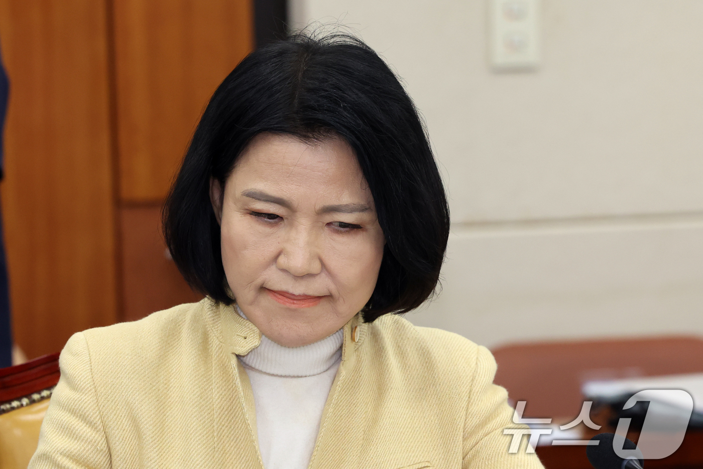 (서울=뉴스1) 황기선 기자 = 이진숙 국민의힘 의원이 8일 서울 여의도 국회에서 열린  과학기술정보방송통신위원회 전체회의에서 생각에 잠겨 있다.  2026.9.8/뉴스1