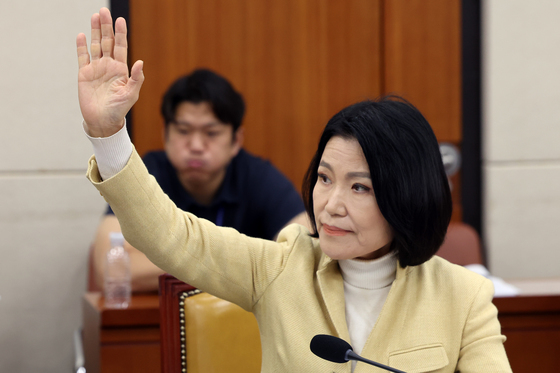 과방위서 與주도 이진숙 '발언·표결 제한' 결의안 의결…국힘 반발
