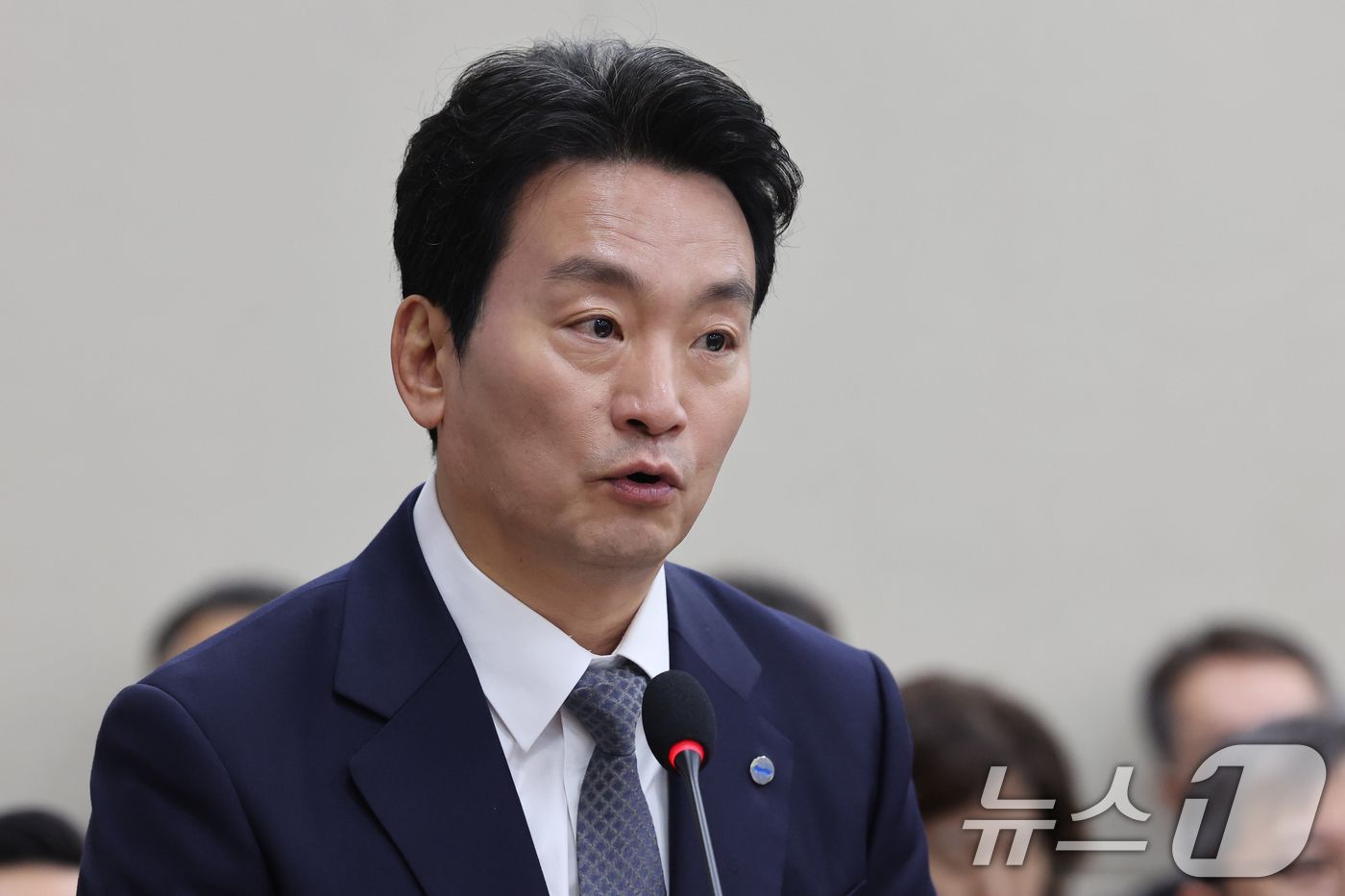 (서울=뉴스1) 황기선 기자 = 박장범 한국방송공사 사장이 8일 서울 여의도 국회에서 열린 과학기술정보방송통신위원회 전체회의에서 인사말을 하고 있다.  2026.9.8/뉴스1