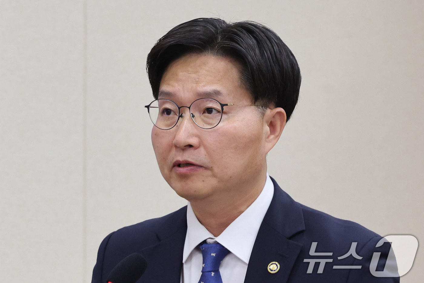 (서울=뉴스1) 황기선 기자 = 구혁채 과학기술정보통신부 제1차관이 8일 서울 여의도 국회에서 열린 과학기술정보방송통신위원회 전체회의에서 인사말을 하고 있다. 2026.9.8/뉴스 …