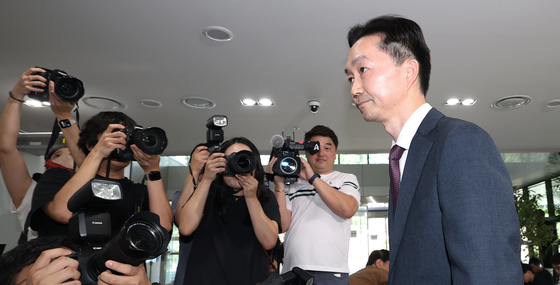 김지용 중수청장 후보자 첫 출근에 쏠린 눈