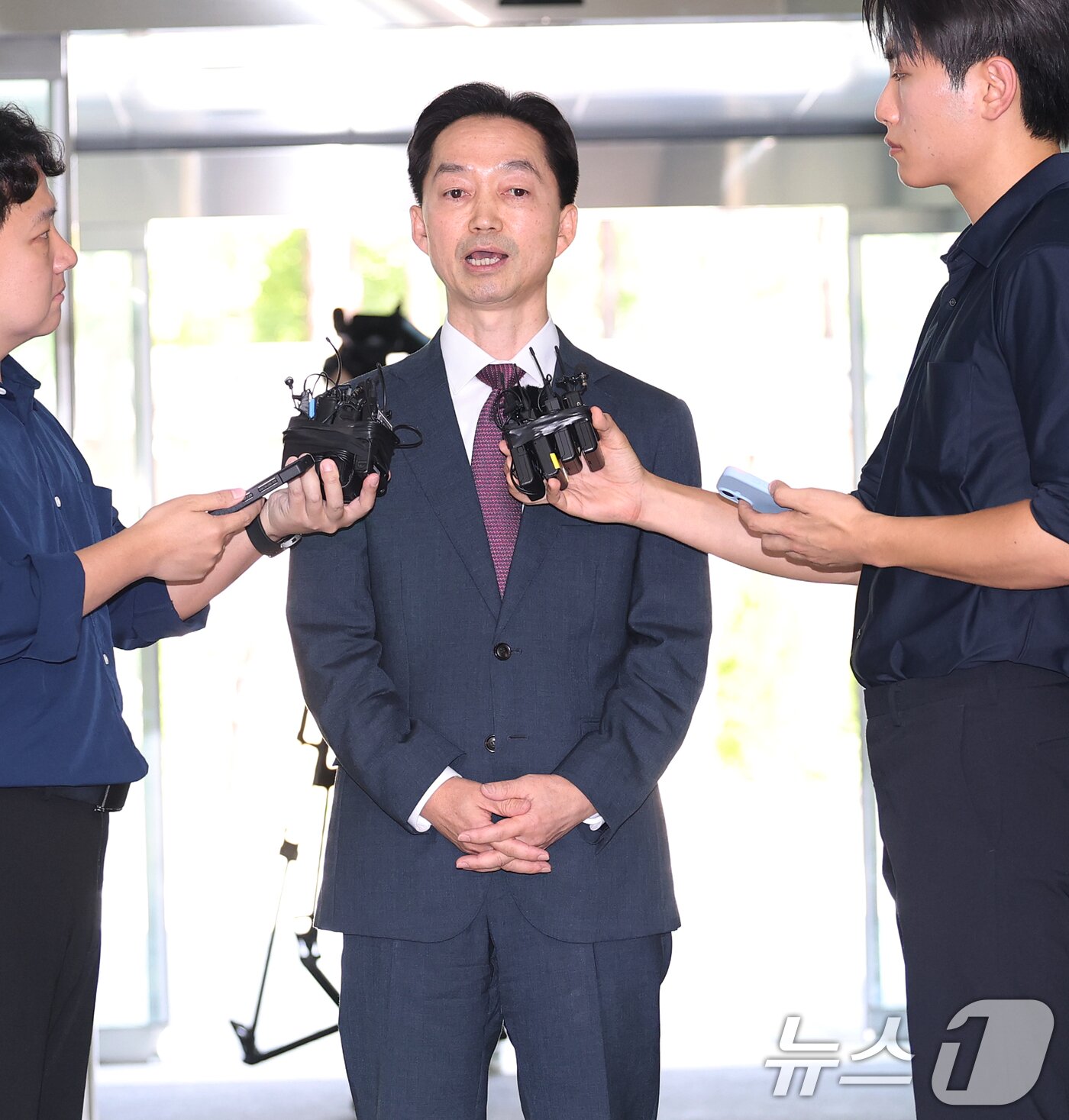 본문 이미지 - 김지용 중대범죄수사청장 후보자가 8일 오후 서울 종로구 정부서울청사 창성동 별관에 마련된 인사청문회 준비단 사무실로 첫 출근하며 소감을 밝히고 있다. 2026.9.8 ⓒ 뉴스1 오대일 기자
