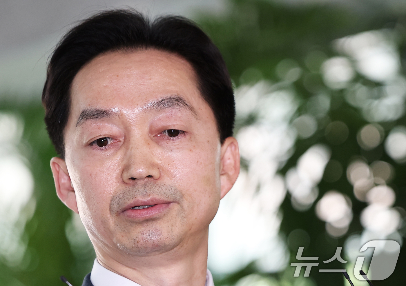 (서울=뉴스1) 오대일 기자 = 김지용 중대범죄수사청장 후보자가 8일 오후 서울 종로구 정부서울청사 창성동 별관에 마련된 인사청문회 준비단 사무실로 첫 출근하며 소감을 밝히고 있다 …