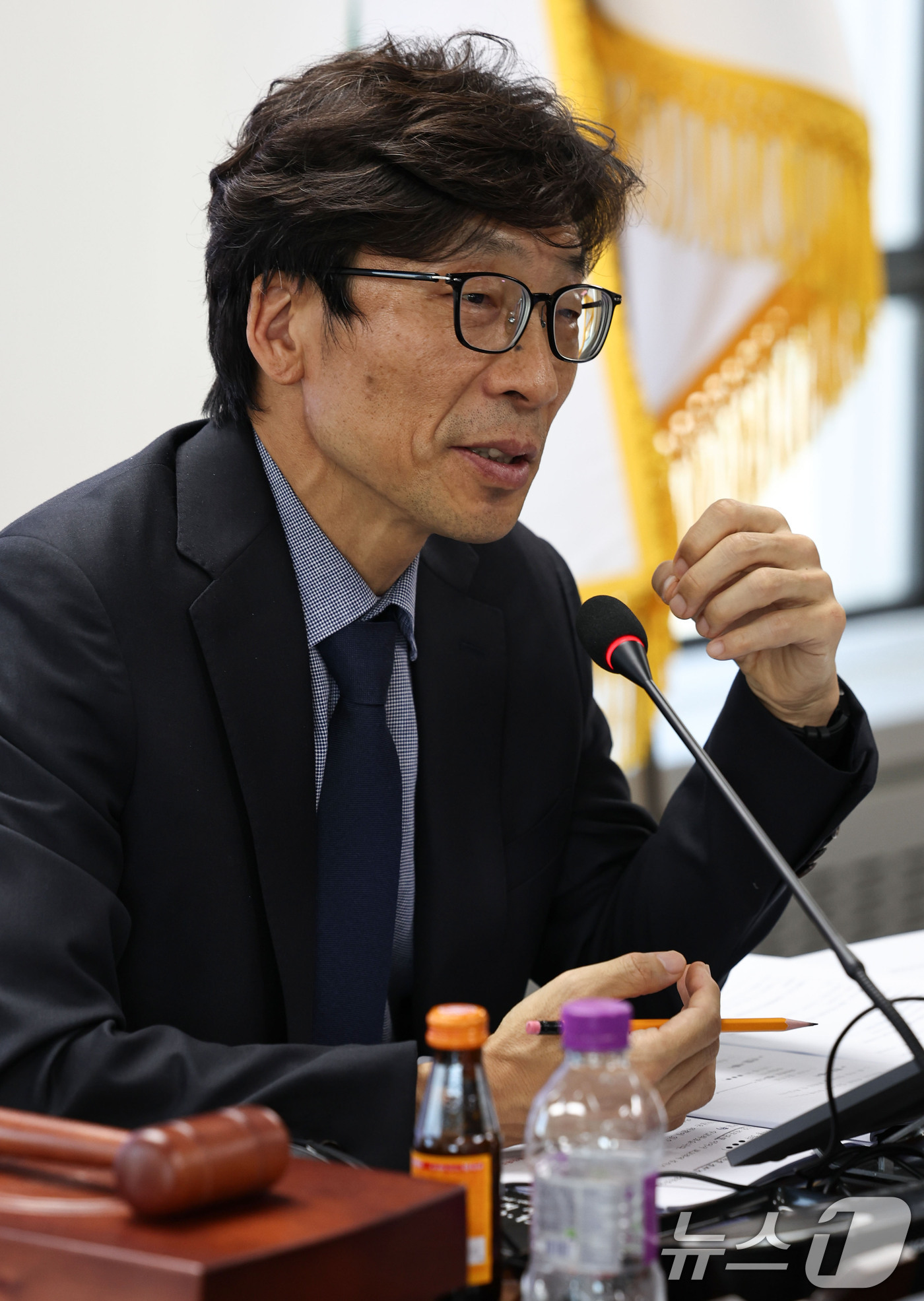 (서울=뉴스1) 이종수 기자 = 송상교 진실·화해를 위한 과거사정리위원회 위원장이 8일 진실화해위 대회의실에서 제4차 위원회를 주재하고 있다. 2026.9.8/뉴스1