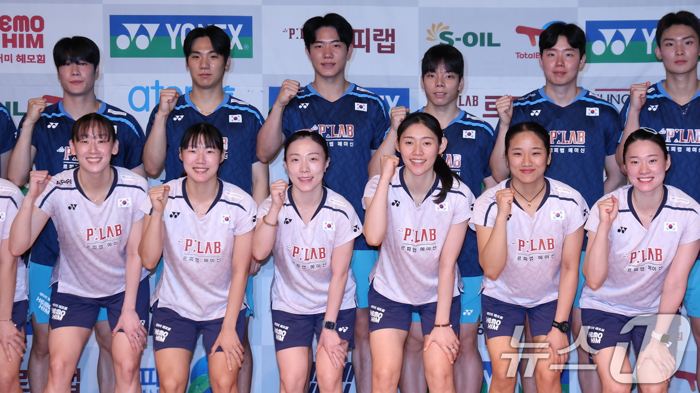 (진천=뉴스1) 김민지 기자 = 배드민턴 국가대표팀 안세영, 이소희 백하나 등이 8일 진천 국가대표 선수촌에서 열린 2026 아이치·나고야 아시안게임 대한배드민턴협회 미디어데이에서 …