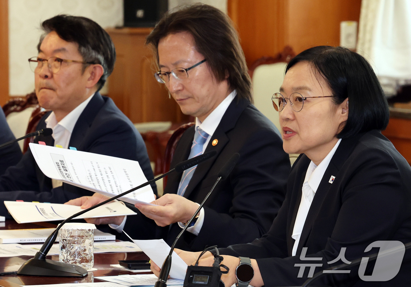 (서울=뉴스1) 이종덕 기자 = 한성숙 국무총리가 8일 서울 종로구 정부서울청사에서 열린 소비자정책위원회의에서 모두발언하고 있다. 한 총리는 사각지대 없는 촘촘한 소비자 권리보장 …