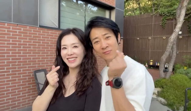 최수종♥하희라, 초밀착 속 손하트…역시 '연예계 대표 잉꼬부부 [N샷]