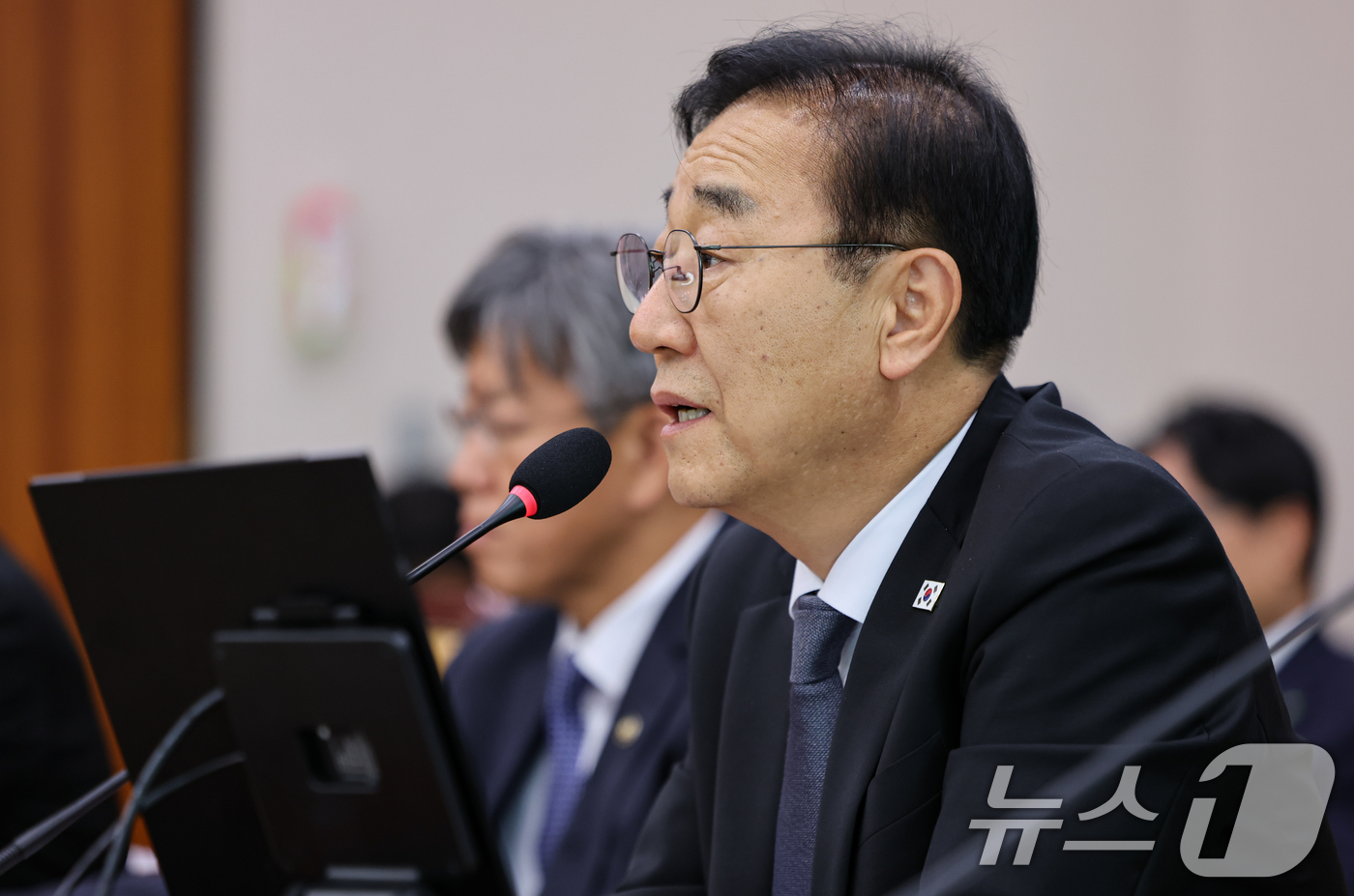(서울=뉴스1) 김도우 기자 = 김윤덕 국토교통부 장관이 8일 서울 여의도 국회에서 열린 국토교통위원회 전체회의에서 의원 질의에 답하고 있다. 2026.9.8/뉴스1