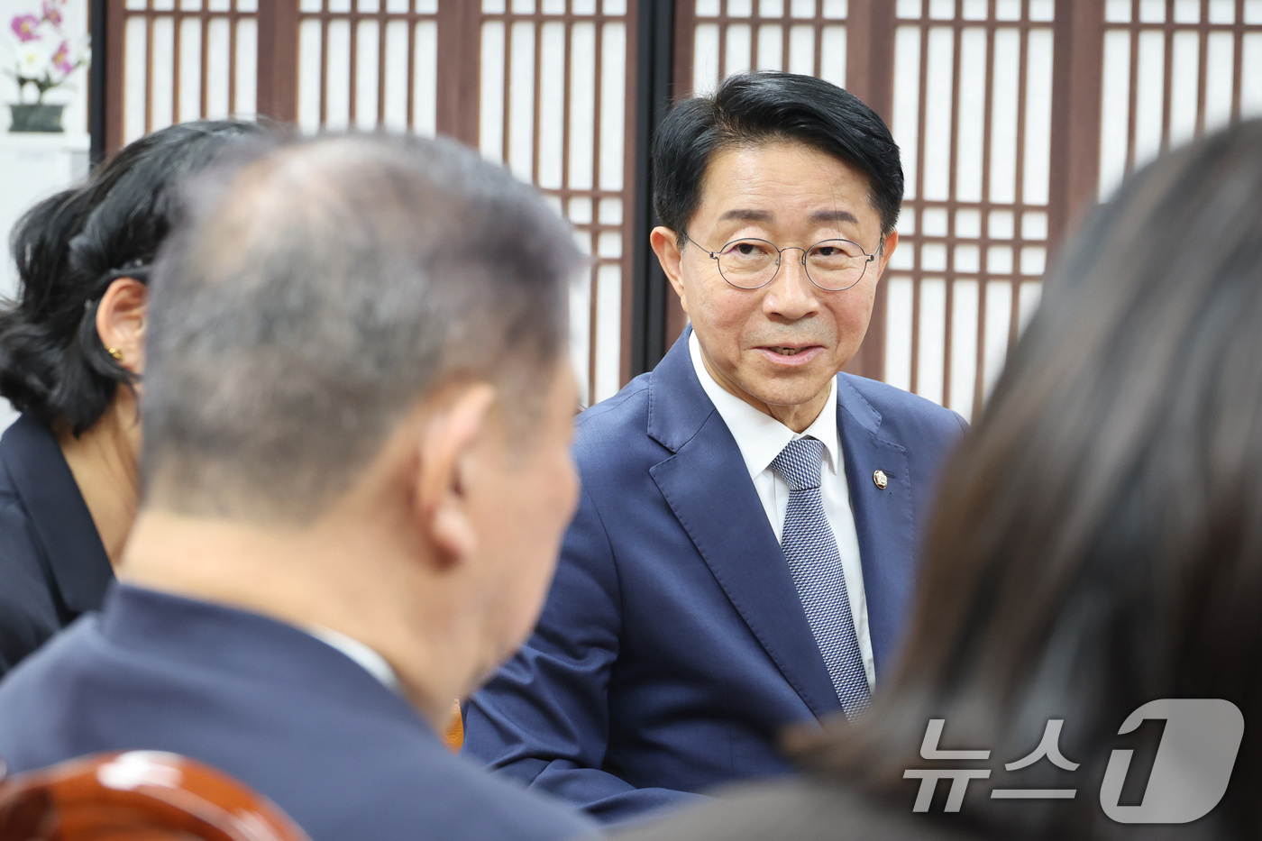 (서울=뉴스1) 신웅수 기자 = 조정식 국회의장이 8일 서울 여의도 국회에서 이시바 시게루 전 일본 총리를 접견하고 있다. 2026.9.8/뉴스1