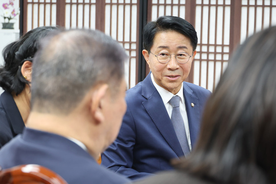 인사말하는 조정식 의장
