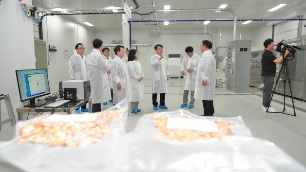 곤충산업 부가가치 높인다…춘천시, 곤충산업 거점단지 준공