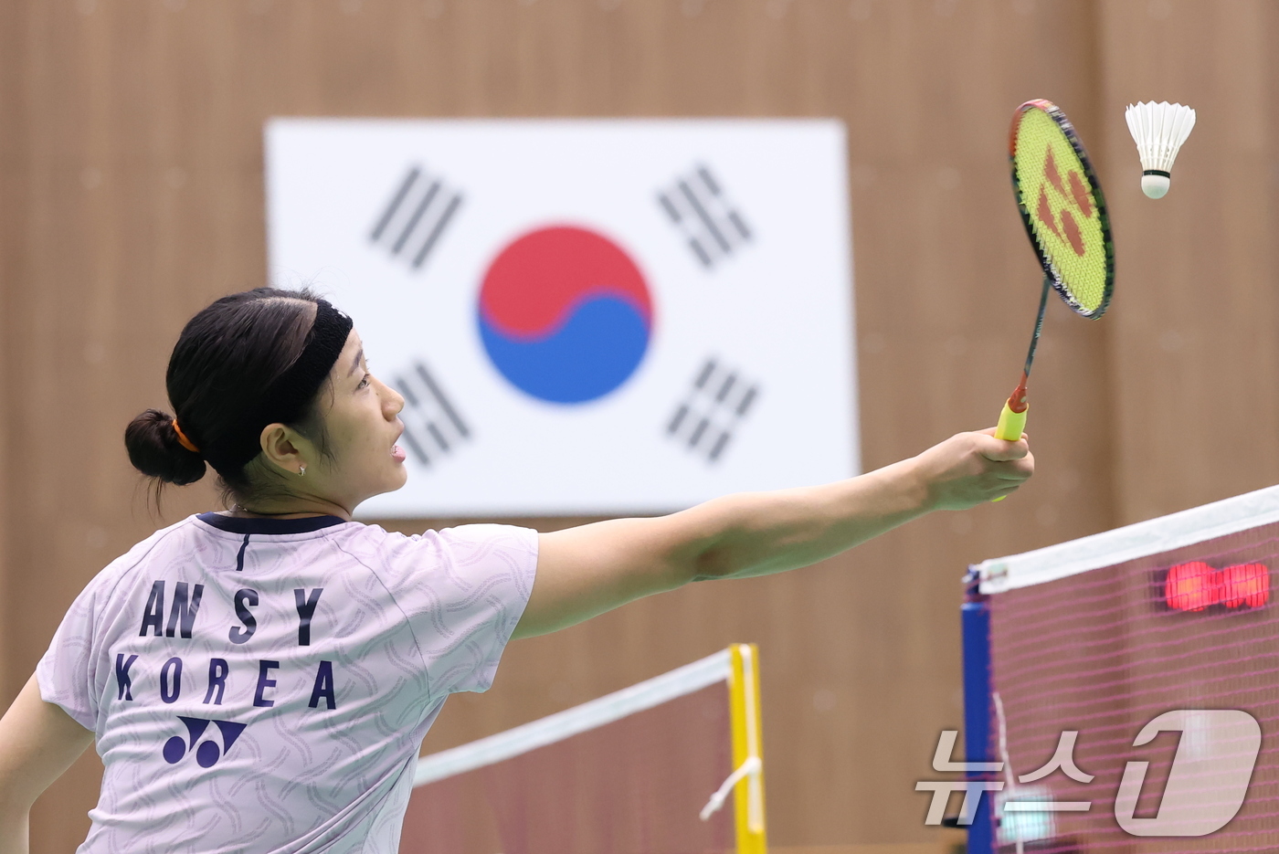(진천=뉴스1) 김민지 기자 = 배드민턴 국가대표팀 안세영이 8일 진천 국가대표 선수촌에서 열린 2026 아이치·나고야 아시안게임 대한배드민턴협회 미디어데이에서 공개 훈련하고 있다 …