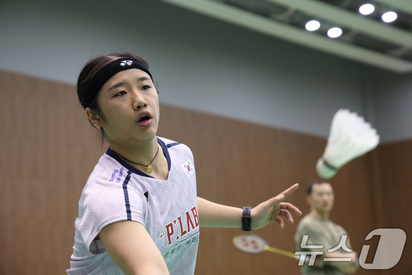 (진천=뉴스1) 김민지 기자 = 배드민턴 국가대표팀 안세영이 8일 진천 국가대표 선수촌에서 열린 2026 아이치·나고야 아시안게임 대한배드민턴협회 미디어데이에서 공개 훈련하고 있다 …