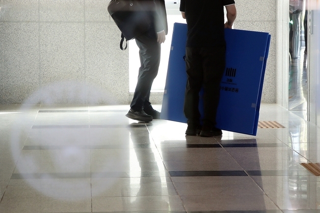 검찰, 이틀 연속 제주경찰 압수수색…"어제 다 확인 못 해 재개"