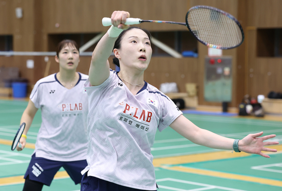 공개 훈련하는 여자 복식 김혜정·이연우