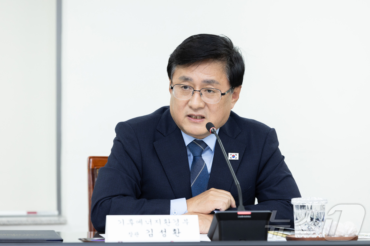 (서울=뉴스1) = 김성환 기후에너지환경부 장관이 8일 서울 중구 천주교서울대교구청에서 열린 '탈탄소 녹색 대전환 및 기후 행동 확산을 위한 업무협약식'에서 인사말을 하고 있다. …