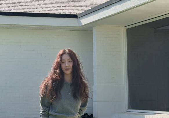 정려원, 반전 시스루 치마로 은근한 섹시미까지…팔색조 매력 [N샷]