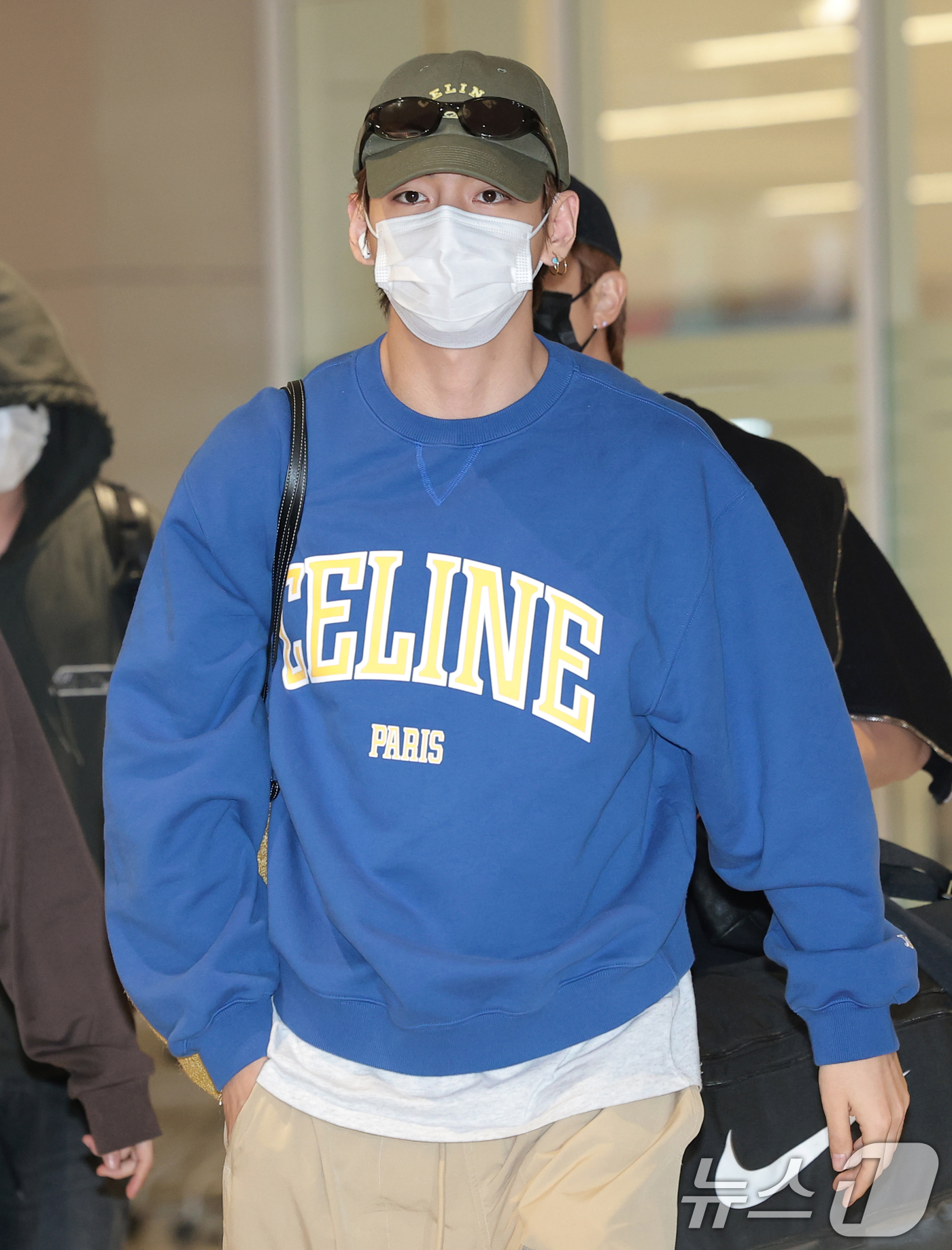 (인천공항=뉴스1) 권현진 기자 = 방탄소년단(BTS) 뷔가 해외 일정을 마치고 8일 인천국제공항을 통해 귀국하고 있다. 2026.9.8/뉴스1