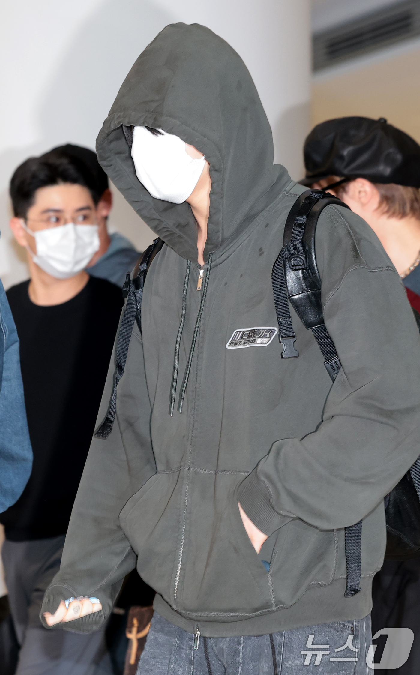 (인천공항=뉴스1) 권현진 기자 = 방탄소년단(BTS) 정국이 해외 일정을 마치고 8일 인천국제공항을 통해 귀국하고 있다. 2026.9.8/뉴스1