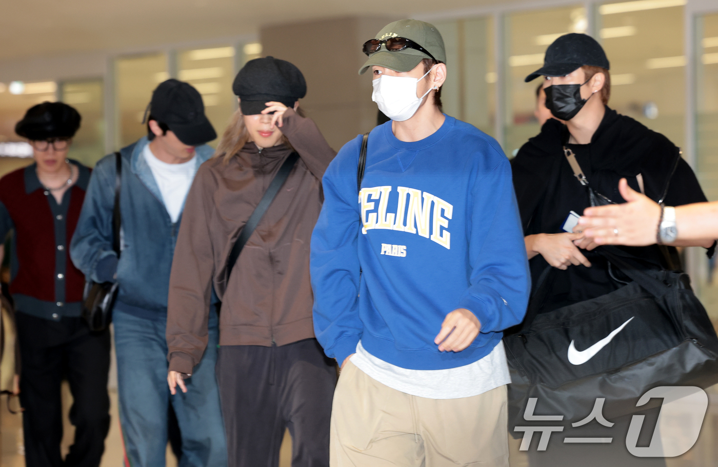 (인천공항=뉴스1) 권현진 기자 = 방탄소년단(BTS)이 해외 일정을 마치고 8일 인천국제공항을 통해 귀국하고 있다. 2026.9.8/뉴스1