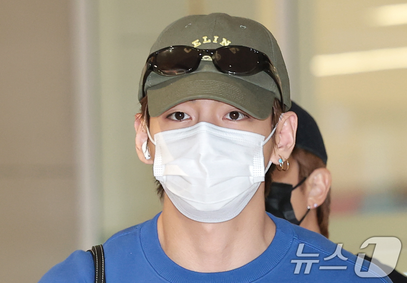 (인천공항=뉴스1) 권현진 기자 = 방탄소년단(BTS) 뷔가 해외 일정을 마치고 8일 인천국제공항을 통해 귀국하고 있다. 2026.9.8/뉴스1