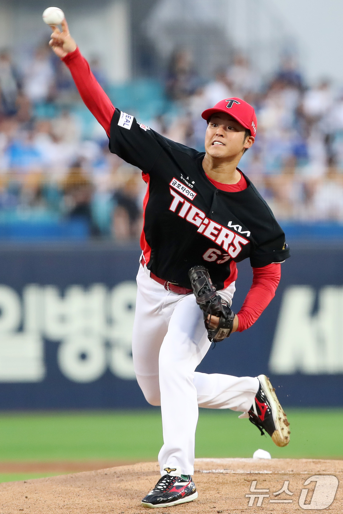 (대구=뉴스1) 공정식 기자 = 8일 오후 대구 삼성라이온즈파크에서 열린 프로야구 '2026 신한은행 SOL KBO리그' KIA 타이거즈와 삼성 라이온즈의 경기, 1회말 KIA 선 …