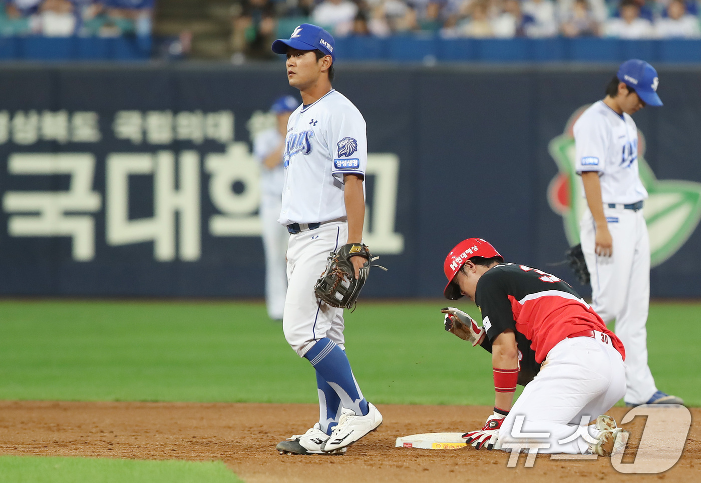 (대구=뉴스1) 공정식 기자 = 8일 오후 대구 삼성라이온즈파크에서 열린 프로야구 '2026 신한은행 SOL KBO리그' KIA 타이거즈와 삼성 라이온즈의 경기, 5회초 1사 1루 …