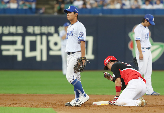 '폭투' 하주석 2루까지