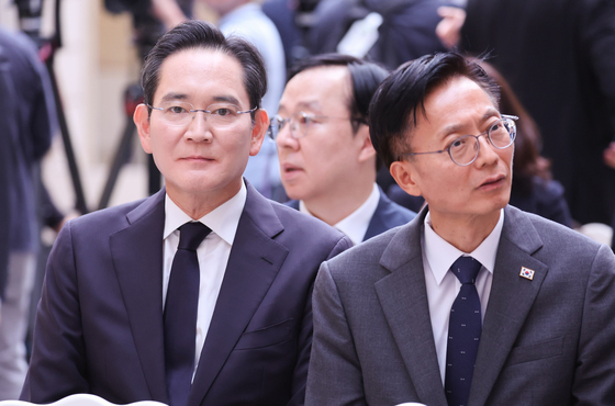 MOU 서명식 참석한 이재용 회장
