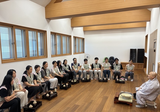 "마음의 쉼표, 창작의 숨결"…예술인 17명 석불사 템플스테이