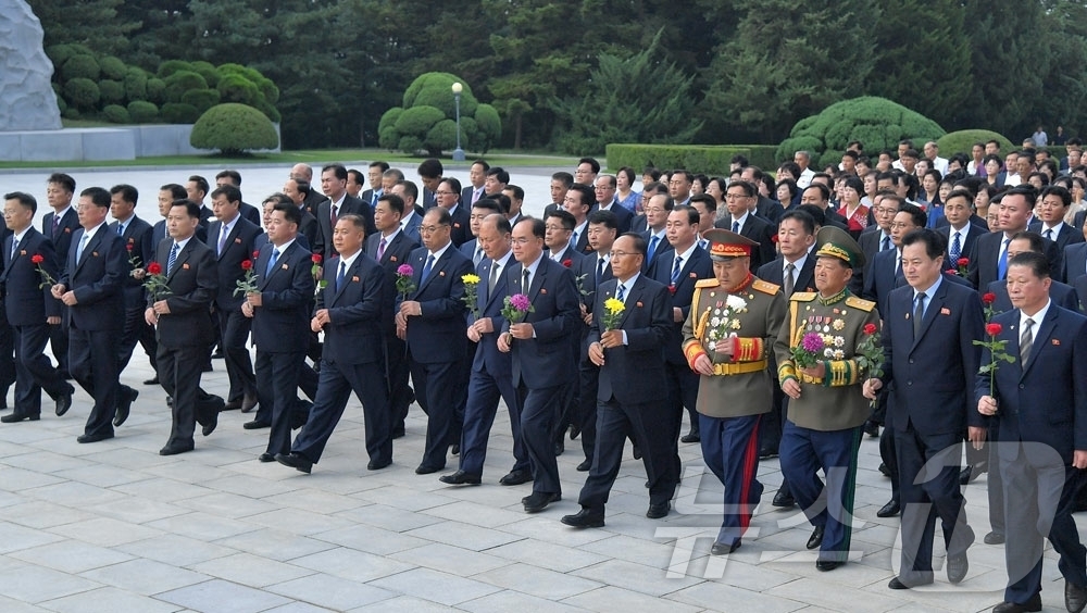 (평양 노동신문=뉴스1) = 북한 노동당 기관지 노동신문은 정권 수립일인 '9·9절' 78주년을 맞아 박태성 내각총리와 조용원 노동당 중앙위원회 비서 등 당·정부 간부들과 당 중앙 …
