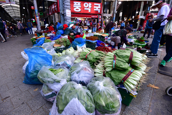 포스코 첫 파업에 포항 죽도시장 상인들 "추석 대목 코 앞인데"