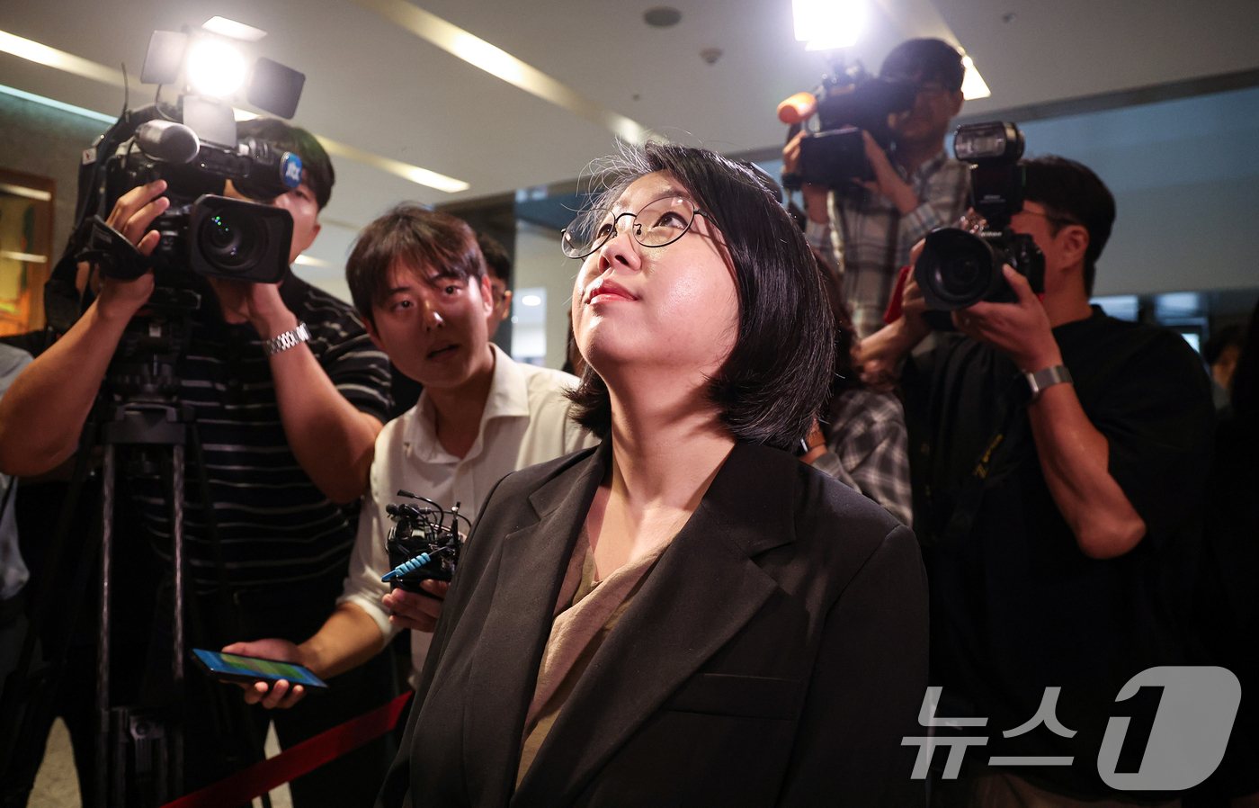 (서울=뉴스1) 김도우 기자 = 용혜인 성평등가족부 장관 후보자가 9일 서울 서대문구 한국청소년활동진흥원에 마련된 인사청문회 준비 사무실로 출근하고 있다. (공동취재) 2026.9 …
