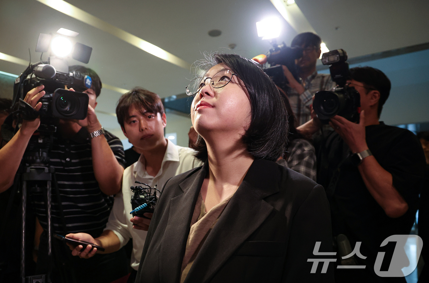 (서울=뉴스1) 김도우 기자 = 용혜인 성평등가족부 장관 후보자가 9일 서울 서대문구 한국청소년활동진흥원에 마련된 인사청문회 준비 사무실로 출근하고 있다. (공동취재) 2026.9 …