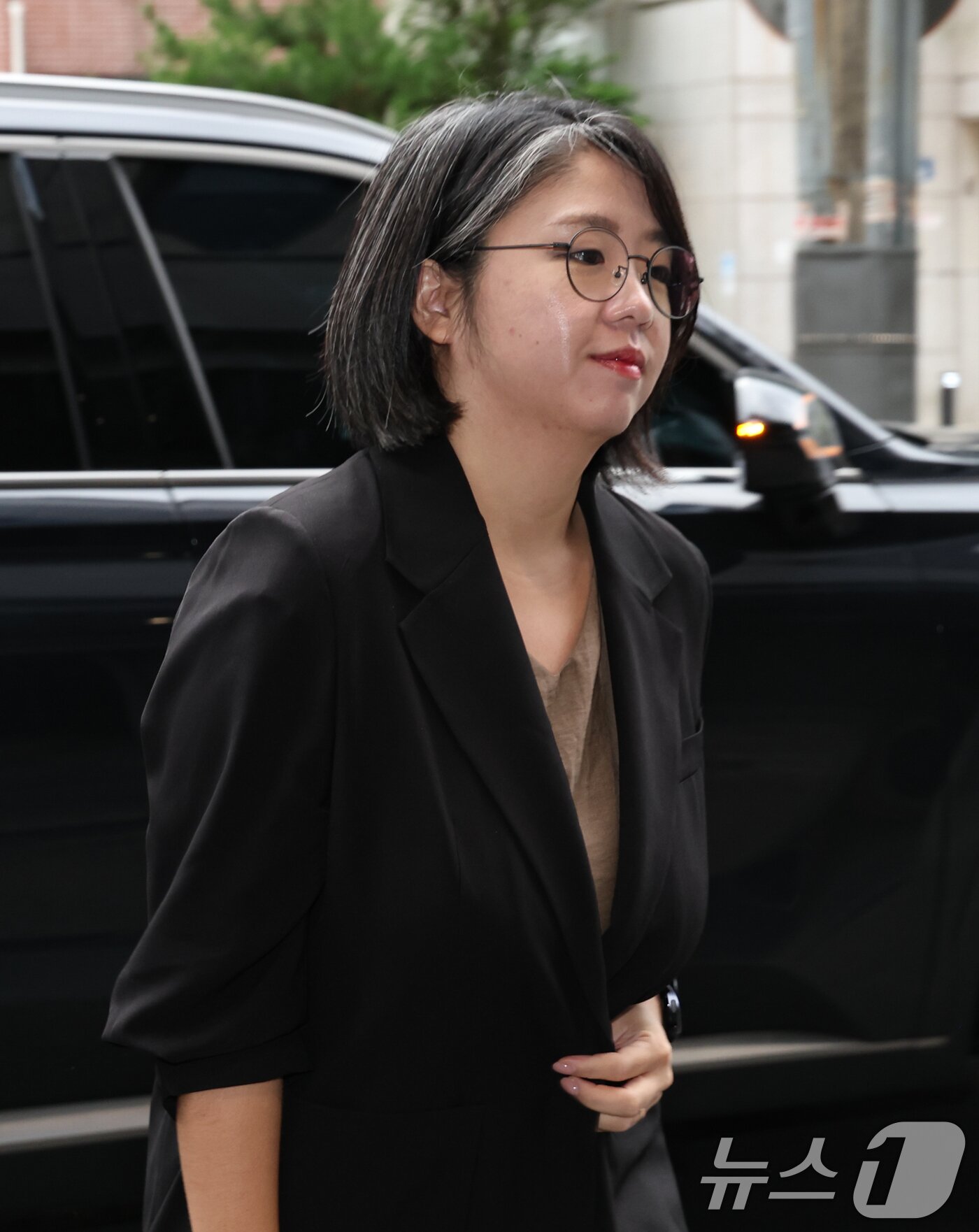 본문 이미지 - 용혜인 성평등가족부 장관 후보자가 9일 서울 서대문구 한국청소년활동진흥원에 마련된 인사청문회 준비 사무실로 출근하고 있다. (공동취재) 2026.9.9 ⓒ 뉴스1 김도우 기자