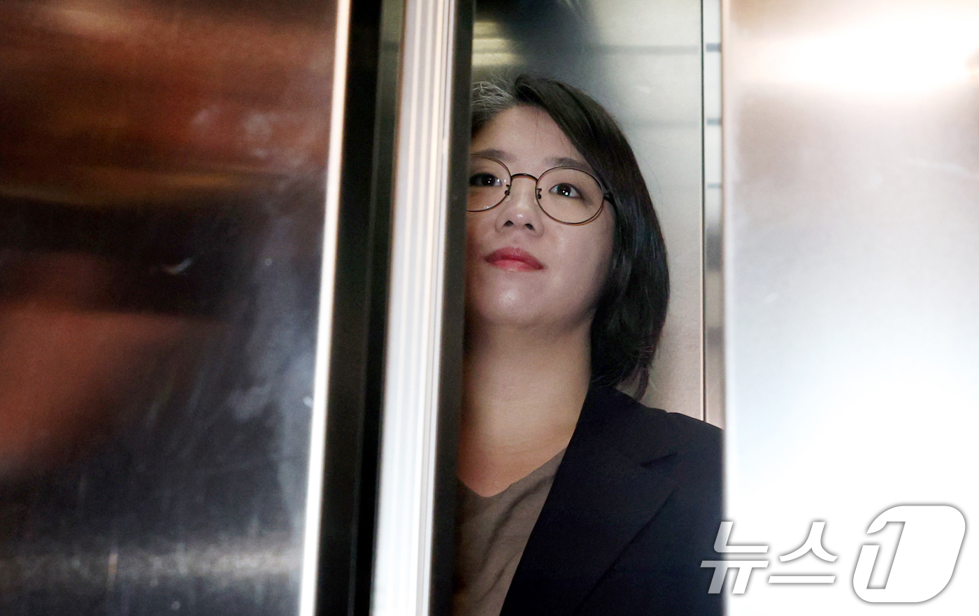 (서울=뉴스1) 김도우 기자 = 용혜인 성평등가족부 장관 후보자가 9일 서울 서대문구 한국청소년활동진흥원에 마련된 인사청문회 준비 사무실로 출근하고 있다. (공동취재) 2026.9 …