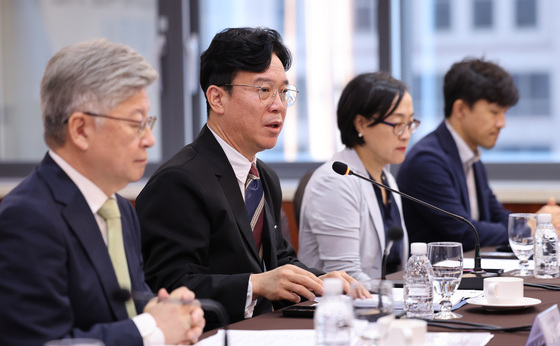 개회사 하는 김영훈 장관