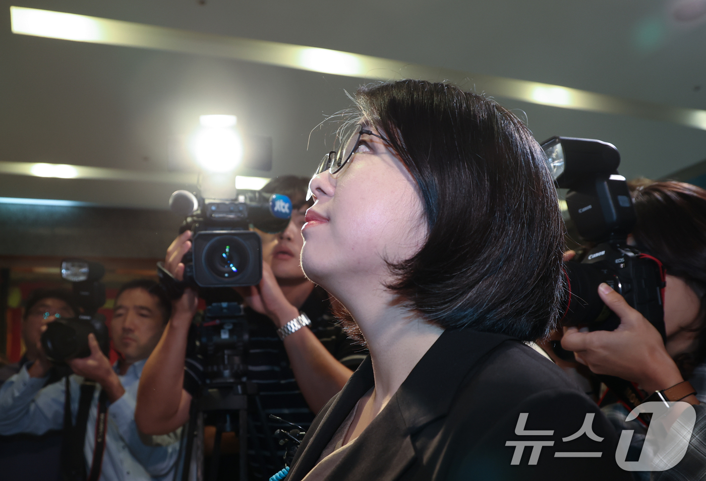(서울=뉴스1) 김도우 기자 = 용혜인 성평등가족부 장관 후보자가 9일 서울 서대문구 한국청소년활동진흥원에 마련된 인사청문회 준비 사무실로 출근하고 있다. (공동취재) 2026.9 …