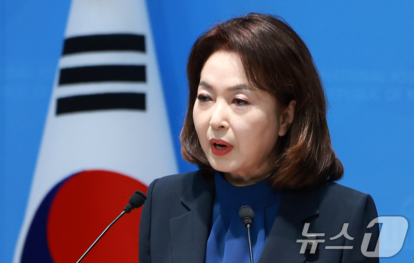 (서울=뉴스1) 이호윤 기자 = 김민전 국민의힘 의원이 9일 서울 여의도 국회 기자회견장에서 김승원 법무부장관 후보 배우자 불법 교육시설 운영 관련 기자회견을 하고 있다. 2026 …