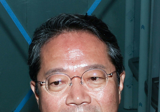 이른 아침 출근하는 김승원 후보자