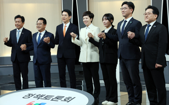 7개 정당 토론자들, 정책토론회서 한자리