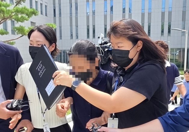 38시간 쇠사슬 결박…11세 손자 죽게 한 외조모 구속기소(종합)