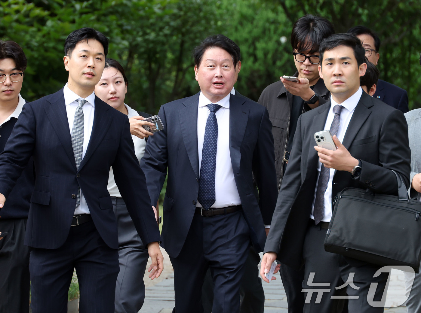 (서울=뉴스1) 이호윤 기자 = 최태원 대한상공회의소 회장이 9일 서울 여의도 국회 사랑재에서 열린 '국회 경제대도약위원회 출범식'에 참석하고 있다. (공동취재) 2026.9.9/ …