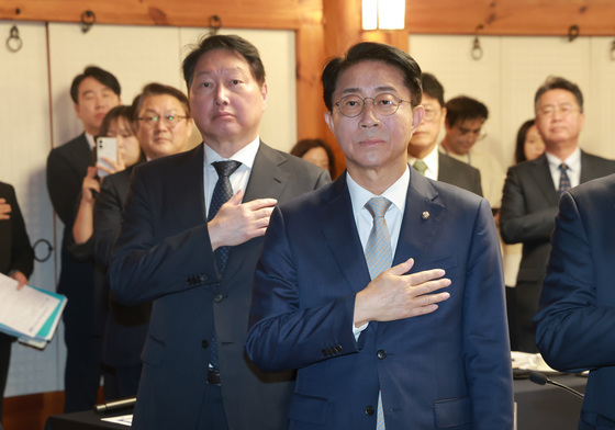조정식·최태원 '경제대도약위원회 출범식' 국민의례