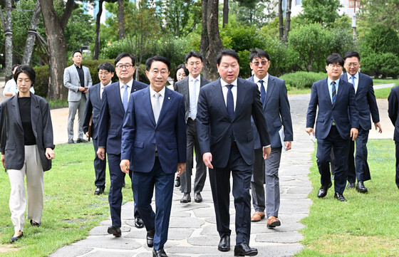 조정식 의장·최태원 회장, '국회 경제대도약위원회 출범식' 참석