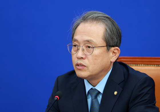 발언하는 송기현 단장