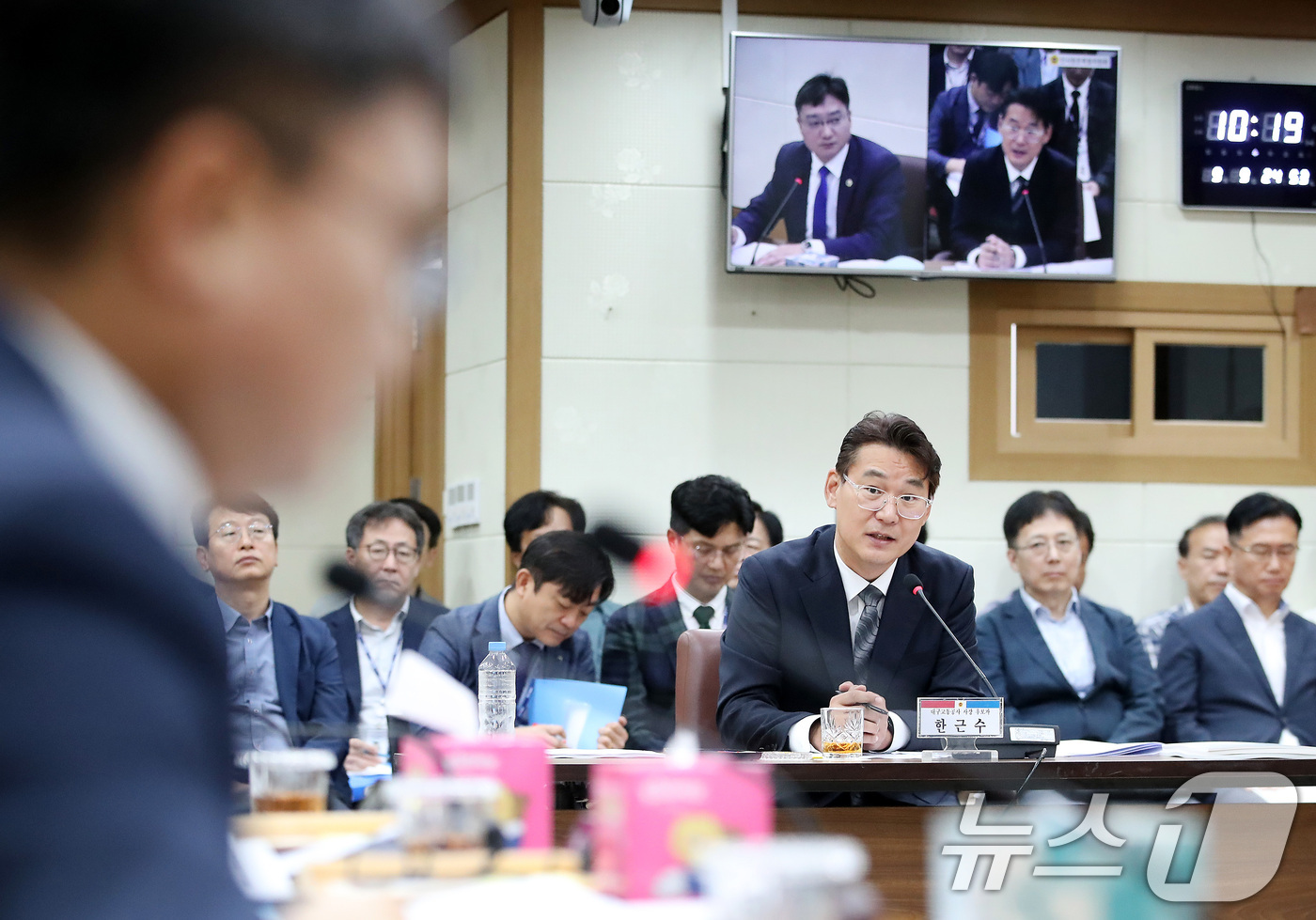 (대구=뉴스1) 공정식 기자 = 9일 오전 대구시의회 회의실에서 열린 대구교통공사 사장 후보자 인사청문회에서 한근수 후보자가 의원 질의에 답하고 있다. 2026.9.9/뉴스1
